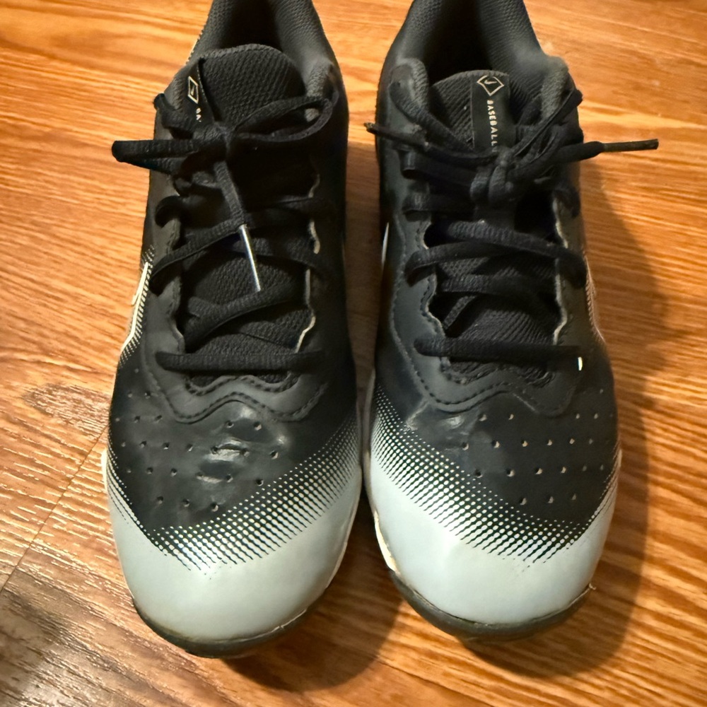 Nike Black and White Baseball cleats size 6.5